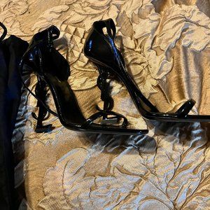 SAINT LAURENT OPYUM SANDALS IN PATENT LEATHER